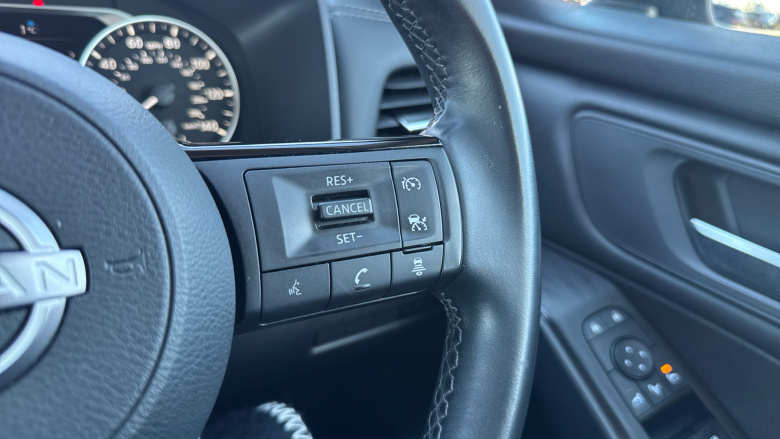 Nissan Qashqai 1.3 DiG-T MH Acenta Premium 5dr Petrol Hatchback